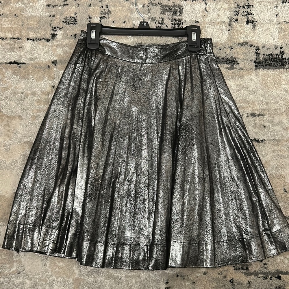 Metallic pleaded skirt